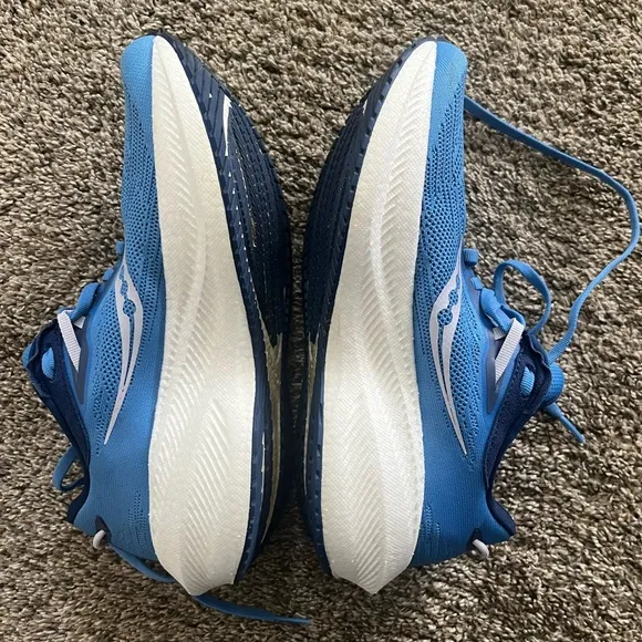 Saucony Triumph 21 running shoes