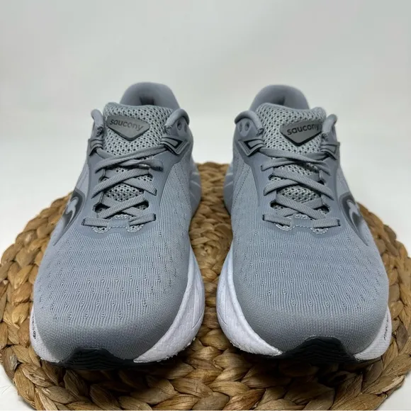 SAUCONY Triumph 22 Running Shoes Flint Gray Black Size 9.5 Men's