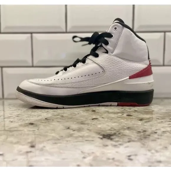 Size 6 - Jordan 1 Retro Red White OG immaculate condition