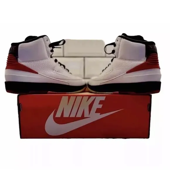 Size 6 - Jordan 1 Retro Red White OG immaculate condition