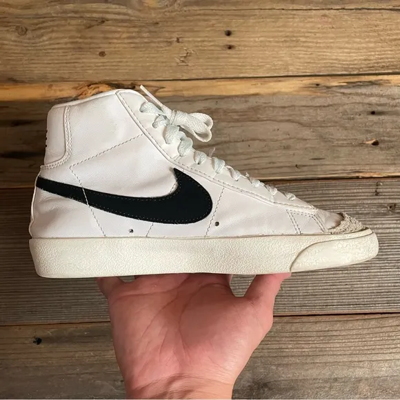Size 9 Women Nike Blazer Mid 77 White Black Shoes Sneakers