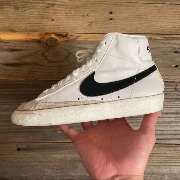 Size 9 Women Nike Blazer Mid 77 White Black Shoes Sneakers