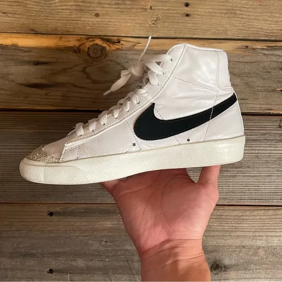 Size 9 Women Nike Blazer Mid 77 White Black Shoes Sneakers