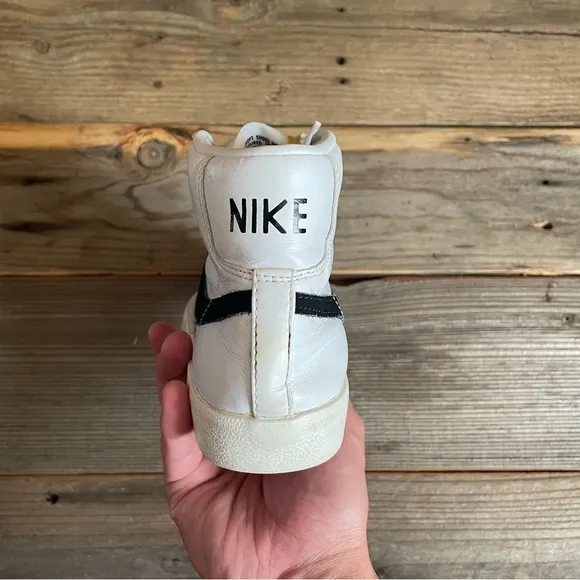 Size 9 Women Nike Blazer Mid 77 White Black Shoes Sneakers