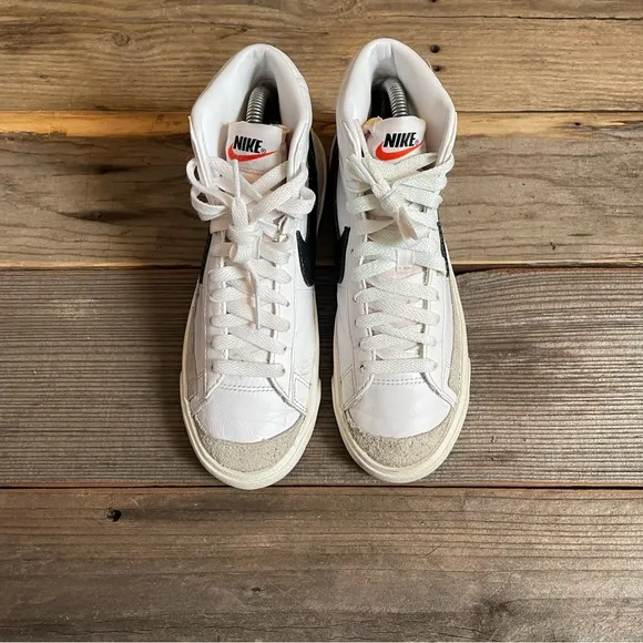 Size 9 Women Nike Blazer Mid 77 White Black Shoes Sneakers