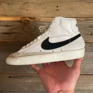 Size 9 Women Nike Blazer Mid 77 White Black Shoes Sneakers
