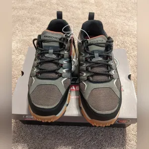 Skechers-Air Envoy Steel Toe Shoes Size 8.5 Wide NIB