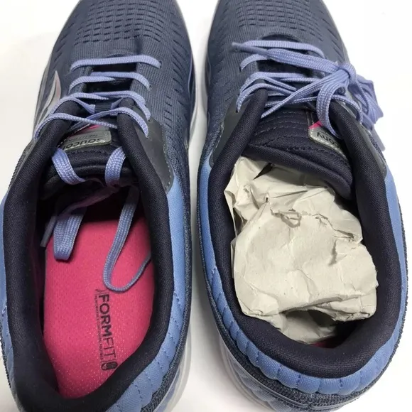 Skechers Men’s Kinvara 11 Dark Blue Running Shoes, Size 6.5 Wide