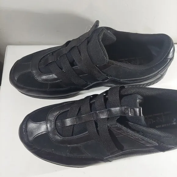 Sketchers Black Shoes Shape Ups Leather Size 11 Hydro Walking Z-Strap Toning