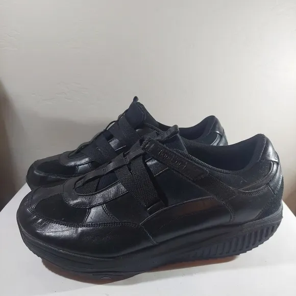 Sketchers Black Shoes Shape Ups Leather Size 11 Hydro Walking Z-Strap Toning
