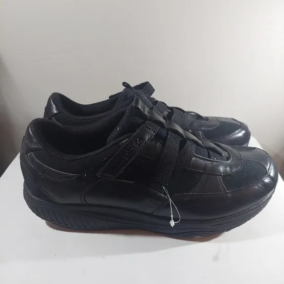 Sketchers Black Shoes Shape Ups Leather Size 11 Hydro Walking Z-Strap Toning