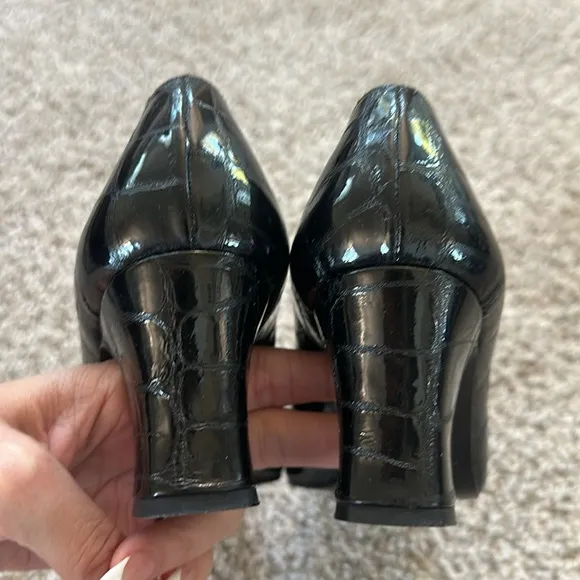 Stuart Weitzman Black Patent Leather Croc Print Heels size 39