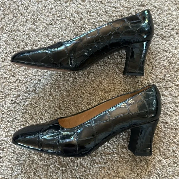 Stuart Weitzman Black Patent Leather Croc Print Heels size 39