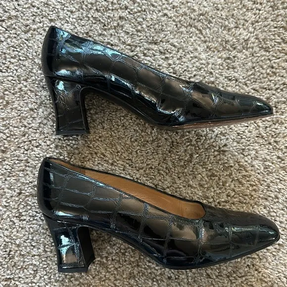 Stuart Weitzman Black Patent Leather Croc Print Heels size 39