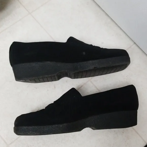 STUART WEITZMAN comfy walking shoes square toes