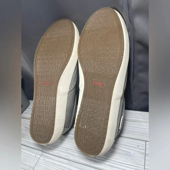 Taos Dandy Gray Canvas Slip On Shoe Size 8 women’s