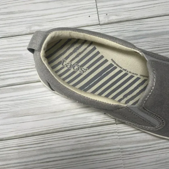 Taos Dandy Gray Canvas Slip On Shoe Size 8 women’s