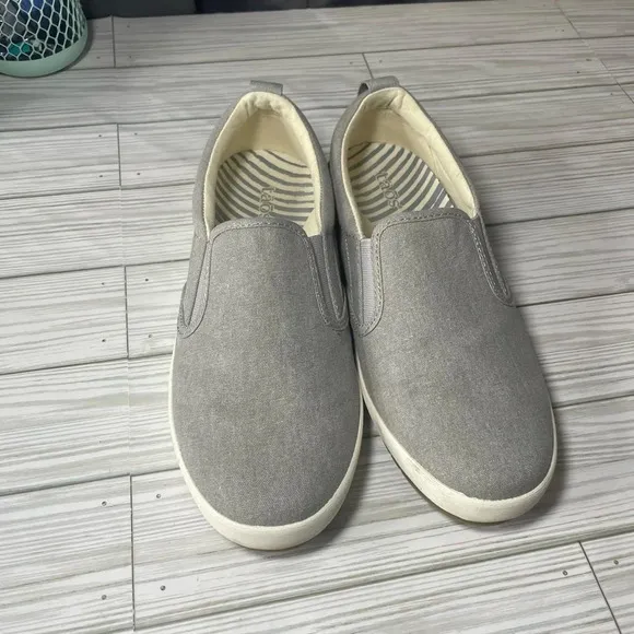 Taos Dandy Gray Canvas Slip On Shoe Size 8 women’s