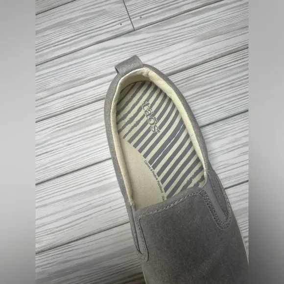 Taos Dandy Gray Canvas Slip On Shoe Size 8 women’s