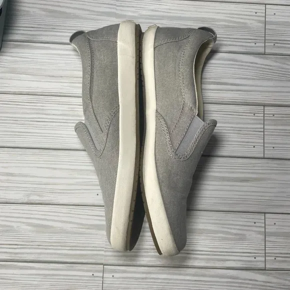 Taos Dandy Gray Canvas Slip On Shoe Size 8 women’s