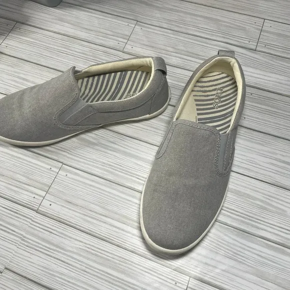 Taos Dandy Gray Canvas Slip On Shoe Size 8 women’s