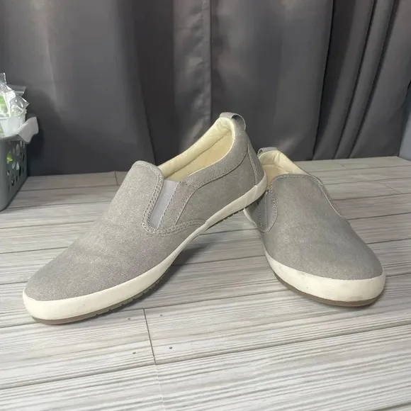 Taos Dandy Gray Canvas Slip On Shoe Size 8 women’s