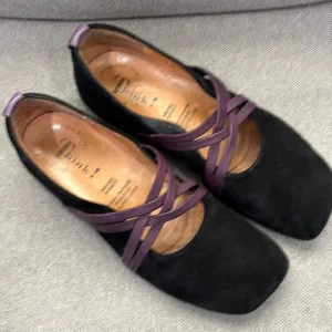 THINK! Wechsel Fussbett Black Suede Square toe CrissCross Shoes sz 39