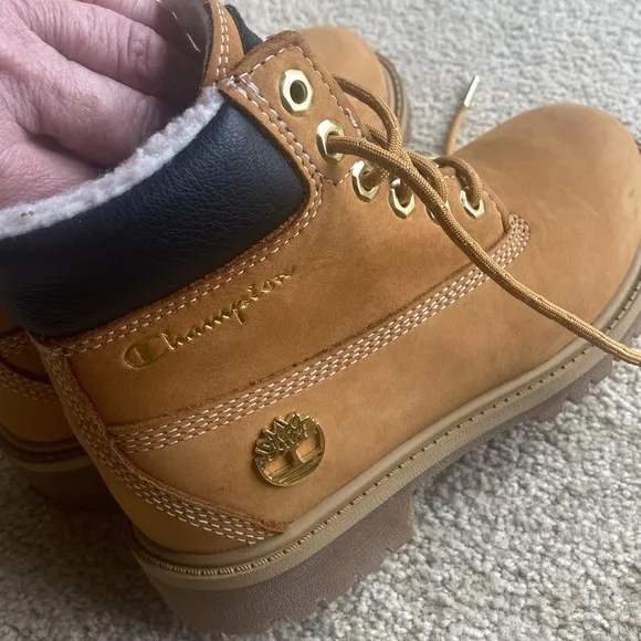 Timberland Champion 6 Inch Steel Toed Shoes in Boys 13.5 in Like- New Condition