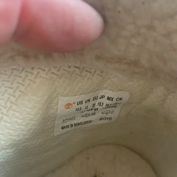 Timberland Champion 6 Inch Steel Toed Shoes in Boys 13.5 in Like- New Condition