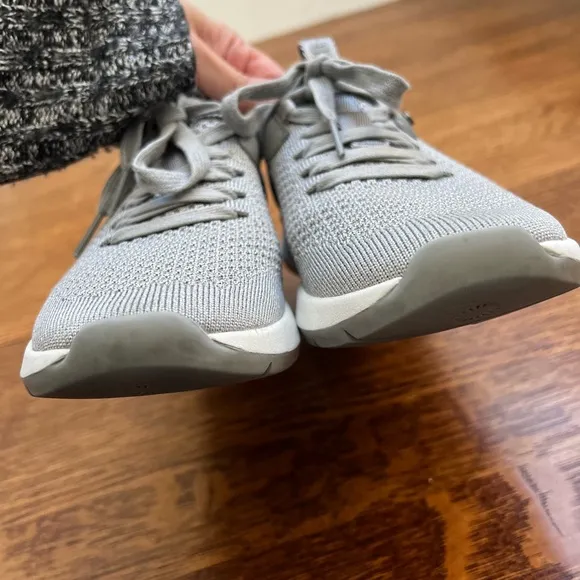 UGG Tay Sneakers Gray Running Shoes Athletic Activewear Tennis Shoes 8