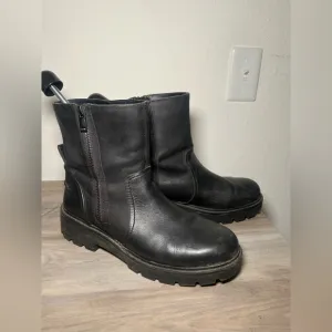 UGG Women's Polk Black Leather Zip Up Boots,Moto,Biker,Size 10