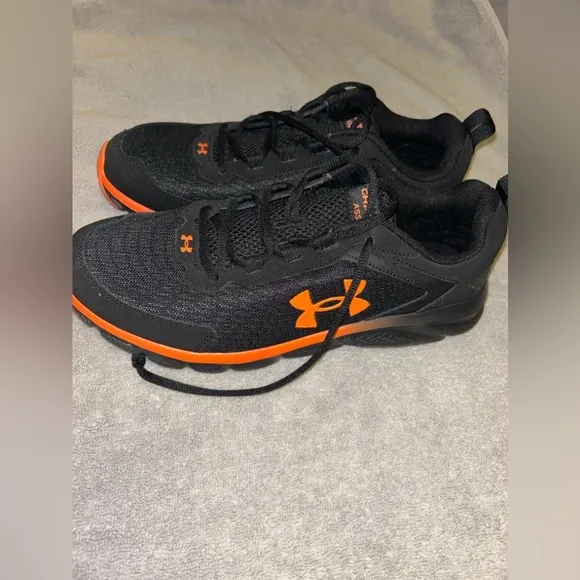 Under Armour Charged Assert 9 Running Shoes. Size 10