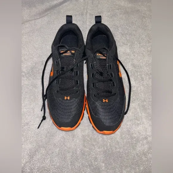 Under Armour Charged Assert 9 Running Shoes. Size 10