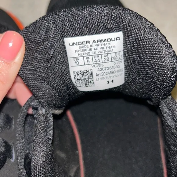 Under Armour Charged Assert 9 Running Shoes. Size 10