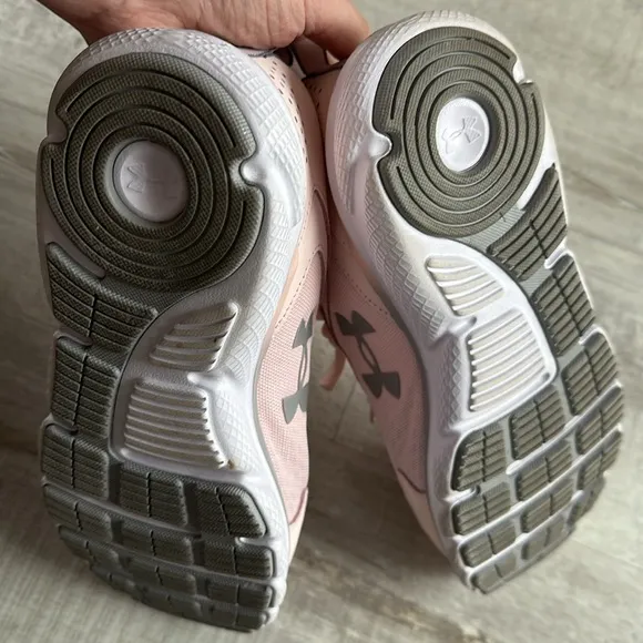 Under Armour Women's Charged Assert Running Shoe. In like new condition!