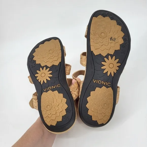 Vionic Amber Adjustable Sandals Gold Cork Open Toe Comfort Insole Size 9