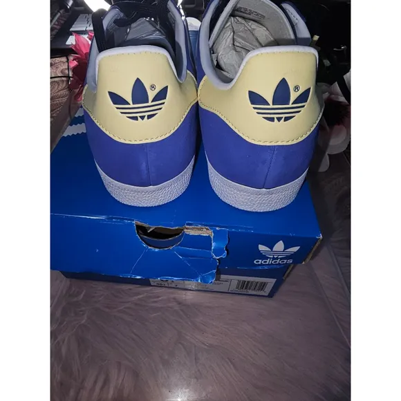 Women's Adidas Gazelle Sneakers Size 8.5 Blue
