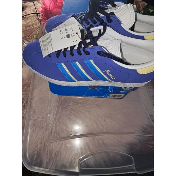 Women's Adidas Gazelle Sneakers Size 8.5 Blue