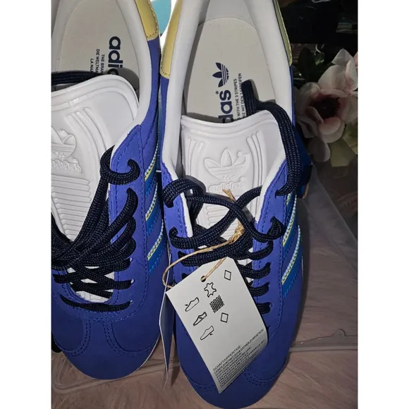 Women's Adidas Gazelle Sneakers Size 8.5 Blue