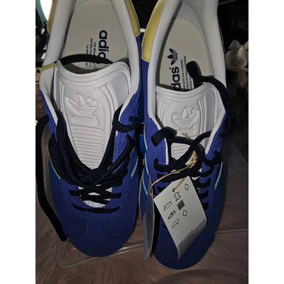 Women's Adidas Gazelle Sneakers Size 8.5 Blue