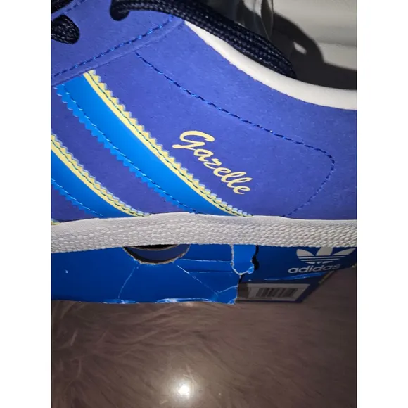 Women's Adidas Gazelle Sneakers Size 8.5 Blue