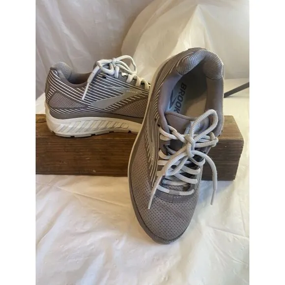 Women's Brooks Addiction Walker DNA Suede Walking Shoes-Size 7-Great‎ Condition