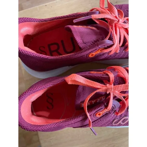 Women's Shoe Size 8 Saysh Maroon Running Shoes