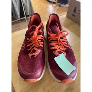 Women's Shoe Size 8 Saysh Maroon Running Shoes