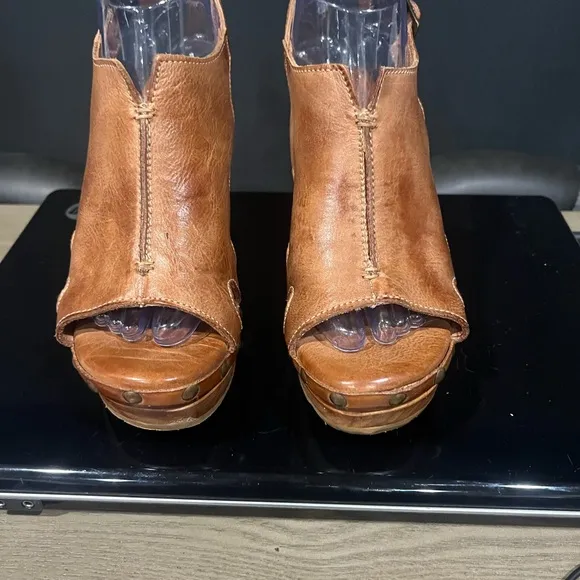 Women's Tan Leather Peep-Toe Shoes