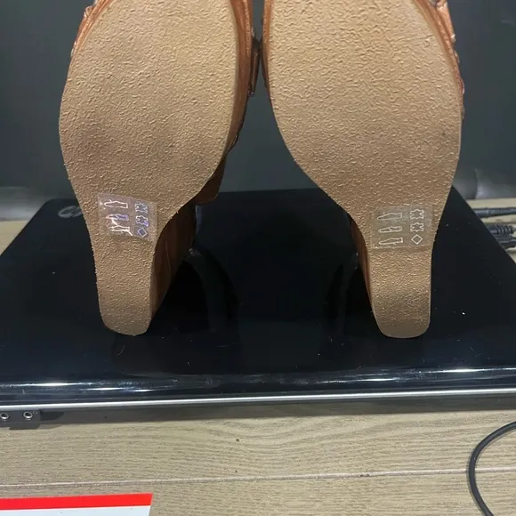 Women's Tan Leather Peep-Toe Shoes