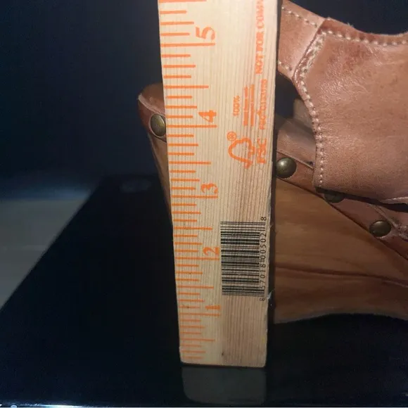 Women's Tan Leather Peep-Toe Shoes