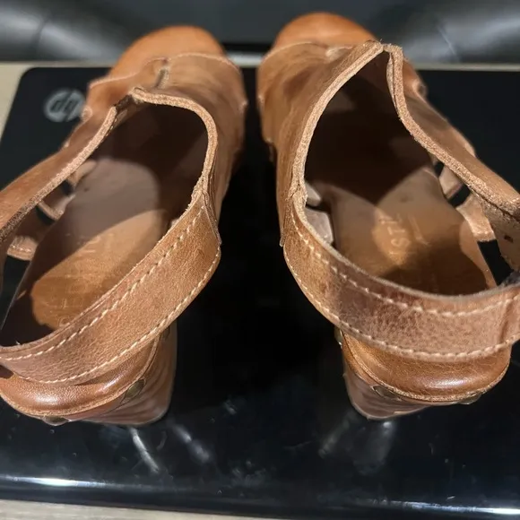 Women's Tan Leather Peep-Toe Shoes
