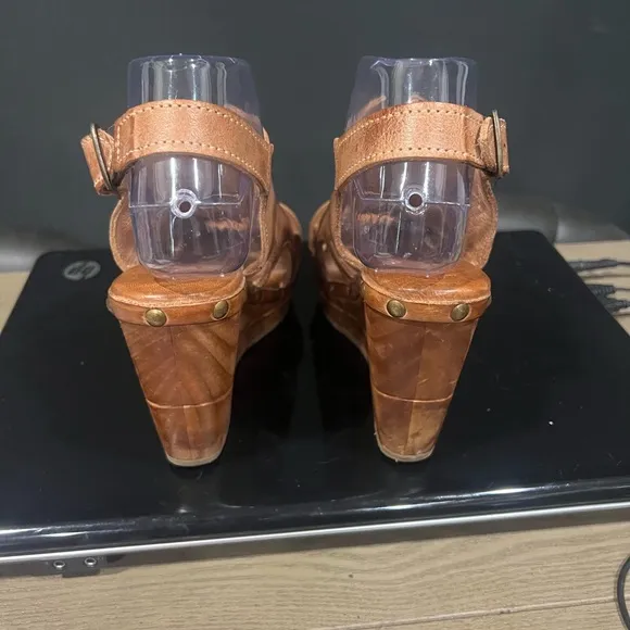Women's Tan Leather Peep-Toe Shoes