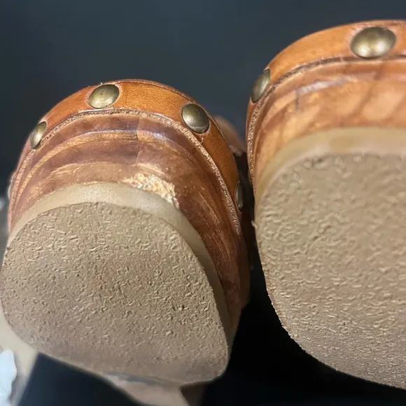 Women's Tan Leather Peep-Toe Shoes